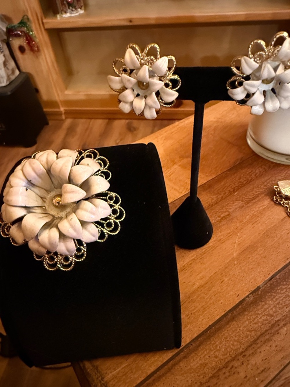 Sarah Coventry White Flower enamel Vintage Clip Earrings and Brooch Set